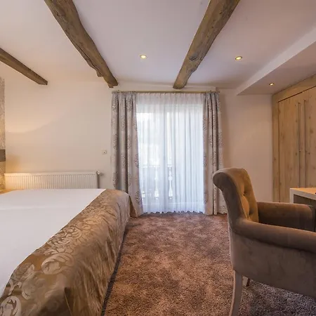 Hennemann Hotell 4*